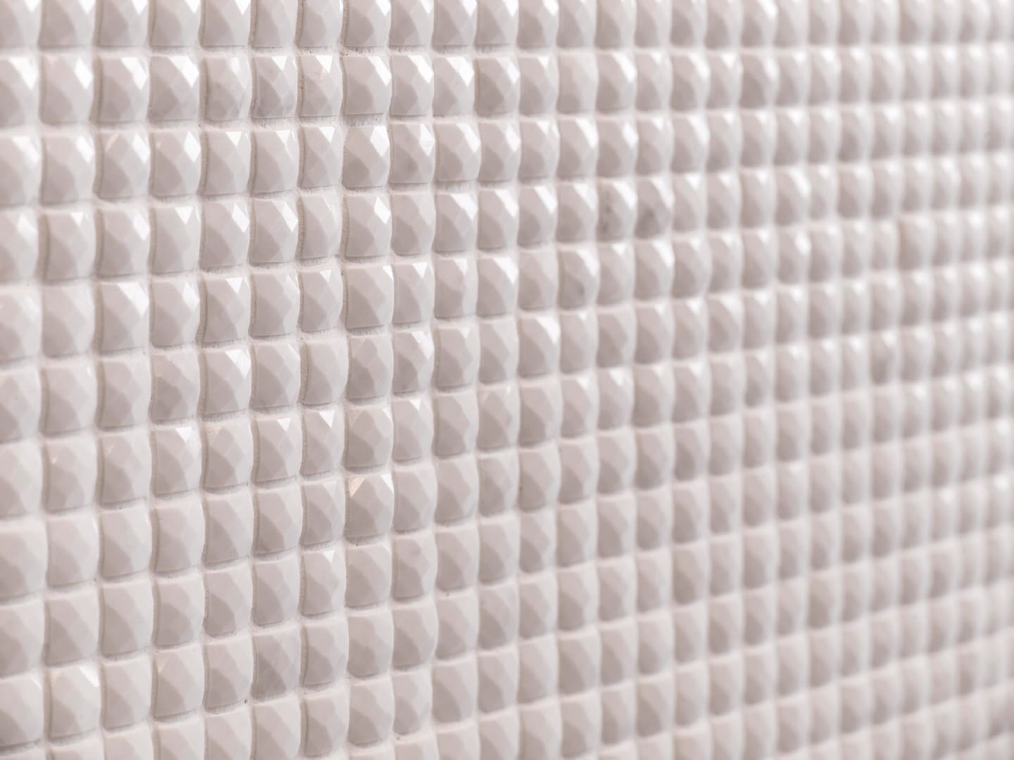 Essential Diamond Persian White