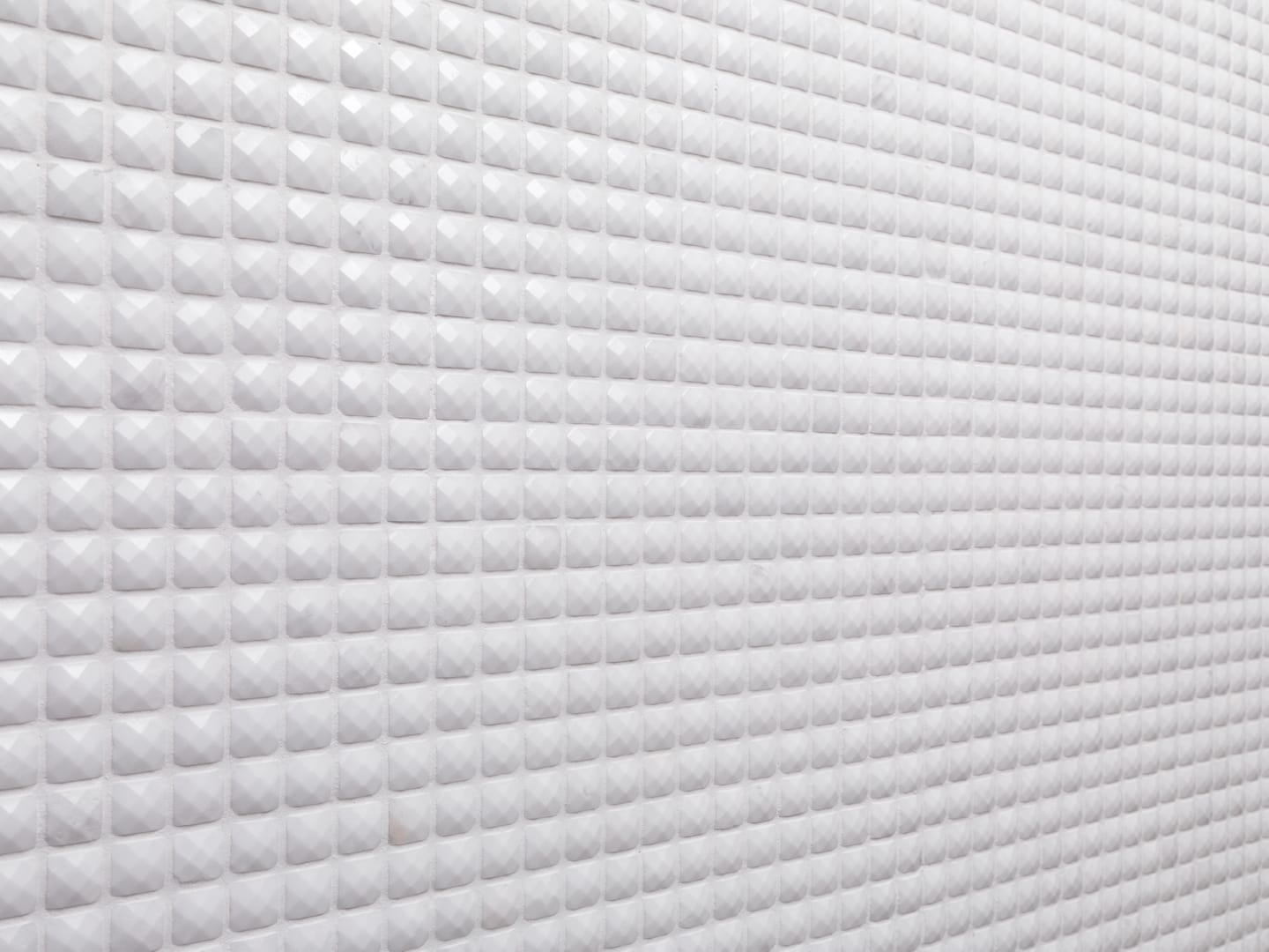 Essential Diamond Persian White